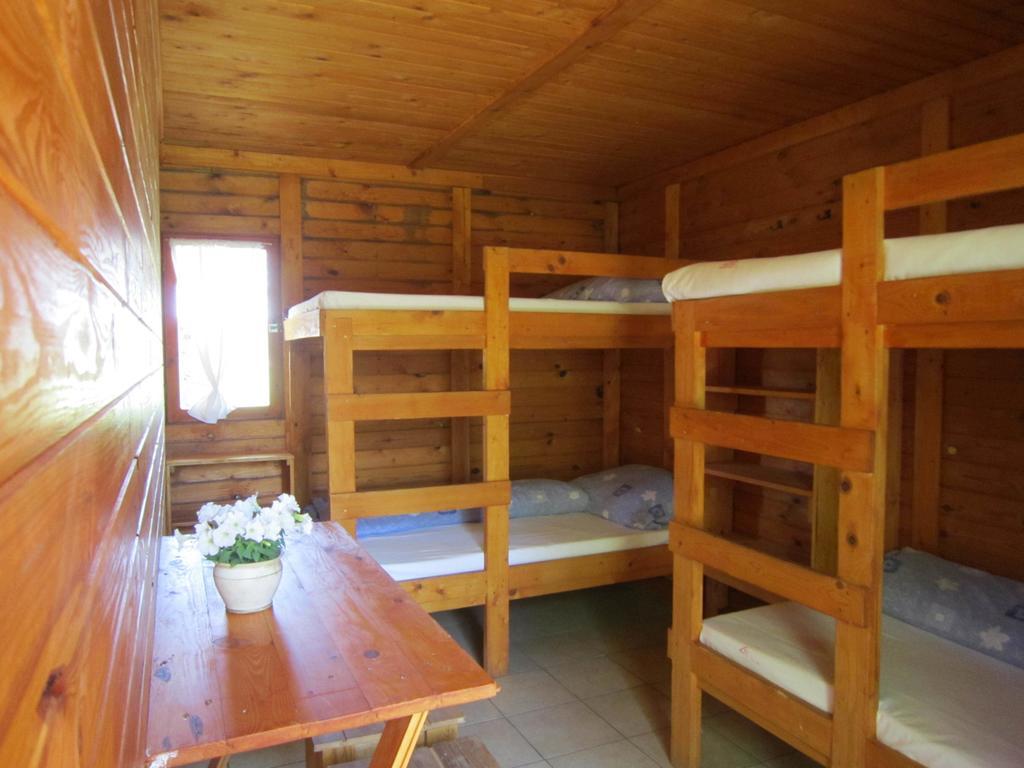Nyirfaliget Lovaskemping Es Turistahaz Hotel Mestecǎneşti Cameră foto