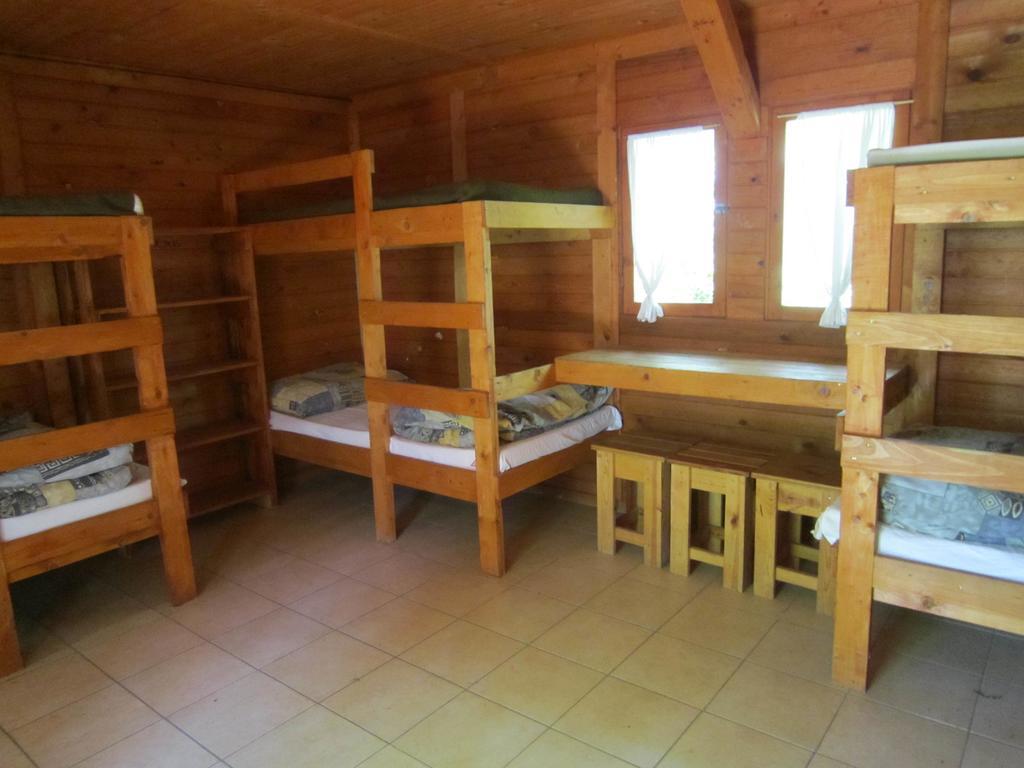 Nyirfaliget Lovaskemping Es Turistahaz Hotel Mestecǎneşti Cameră foto