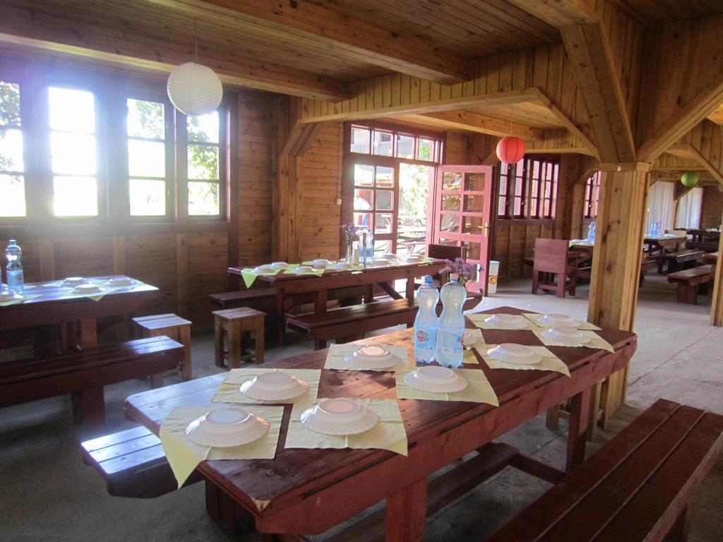 Nyirfaliget Lovaskemping Es Turistahaz Hotel Mestecǎneşti Cameră foto