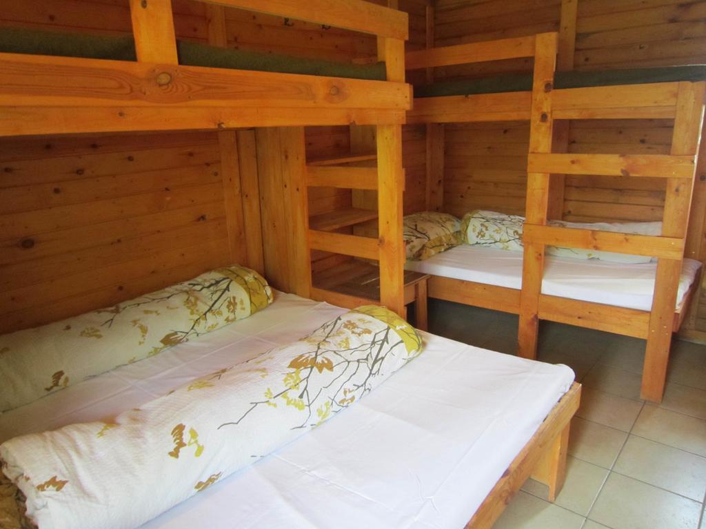 Nyirfaliget Lovaskemping Es Turistahaz Hotel Mestecǎneşti Cameră foto