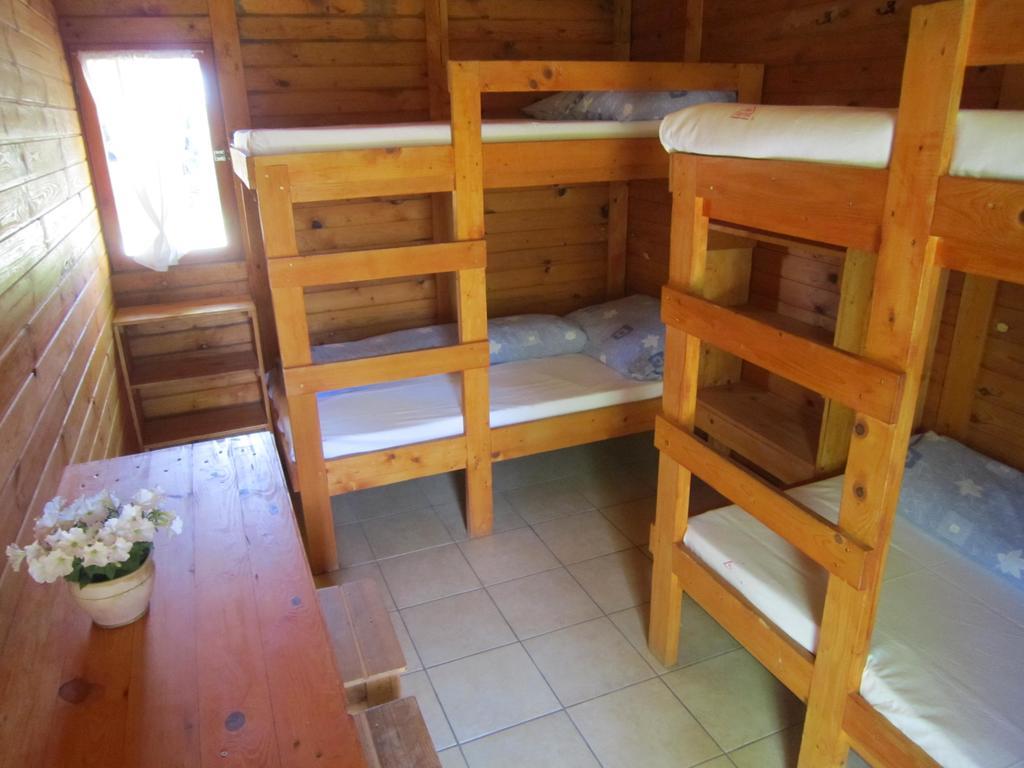 Nyirfaliget Lovaskemping Es Turistahaz Hotel Mestecǎneşti Exterior foto