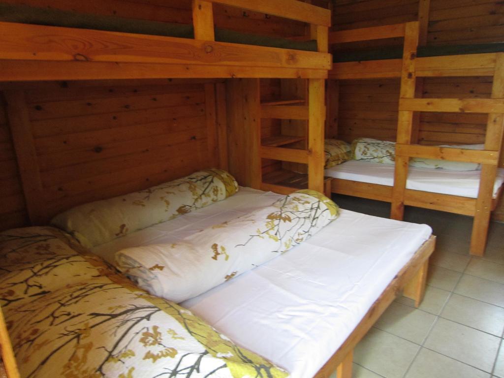 Nyirfaliget Lovaskemping Es Turistahaz Hotel Mestecǎneşti Exterior foto